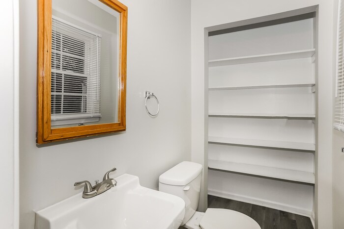 Building Photo - 3350 Fashion Dr