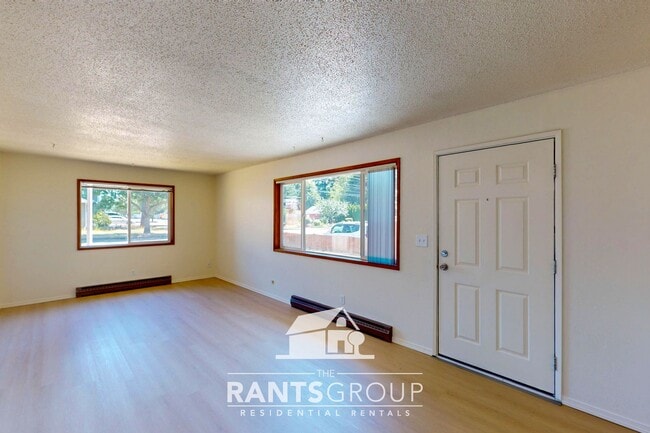 Building Photo - Charming 2-Bedroom Duplex in Tumwater!