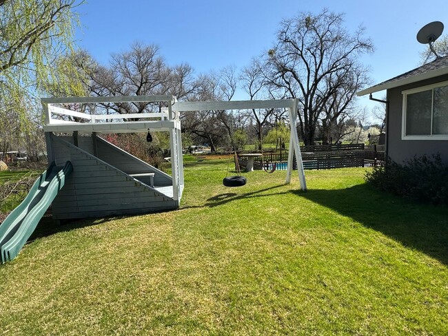 Building Photo - Home on 1 acre lot with above ground pool