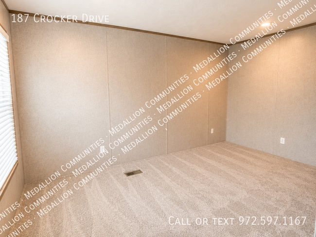 Building Photo - 187 Crocker Dr