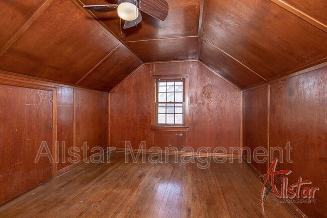 Building Photo - 3575 Grosvenor Rd