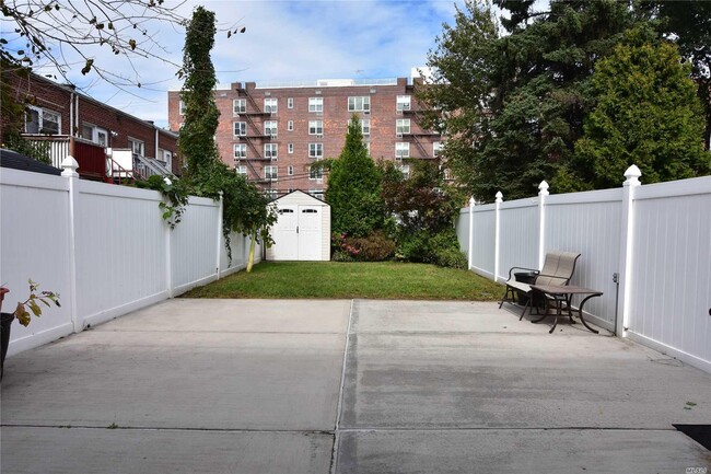 Building Photo - 210-15 42nd Ave