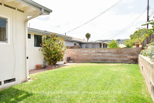 Building Photo - 4 Bedroom, 2 Bath Home with Garage