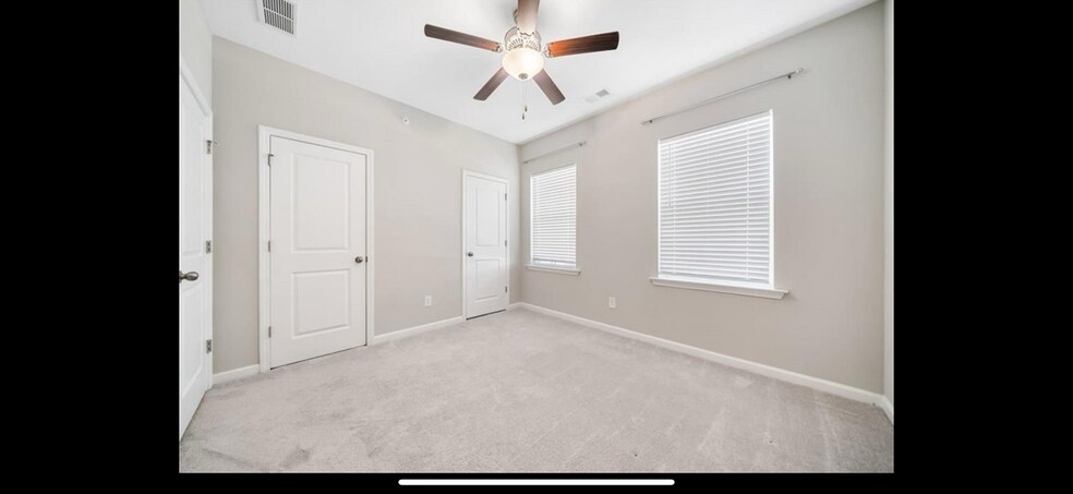 Building Photo - 495 Duval Dr