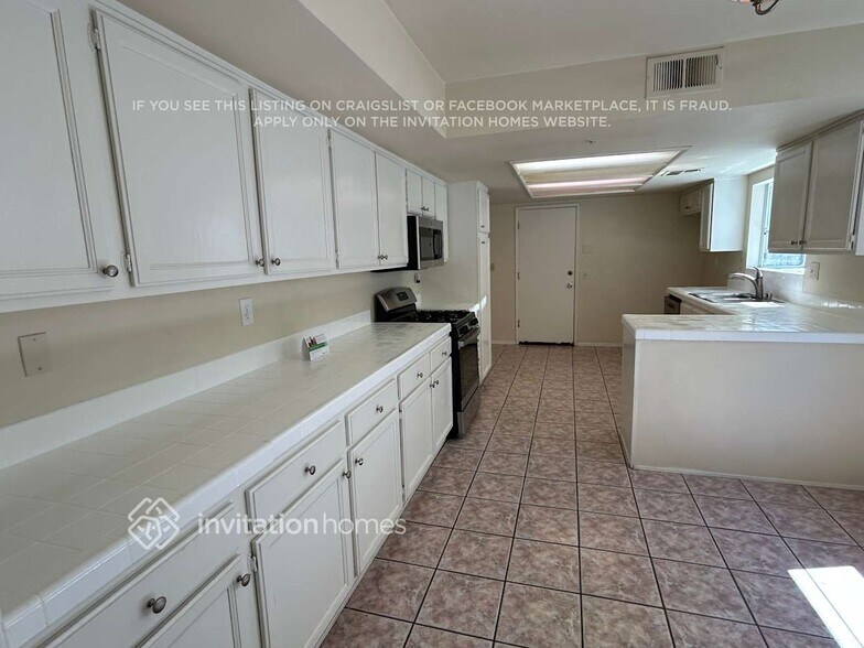 Building Photo - 9324 Burnet Ave