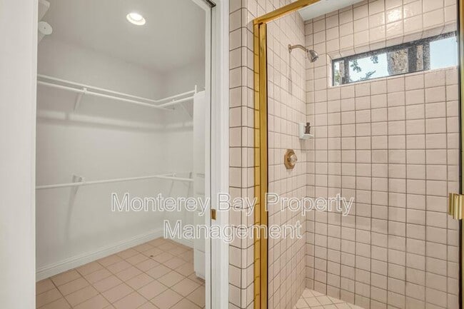 Building Photo - 4083 Sunset Ln