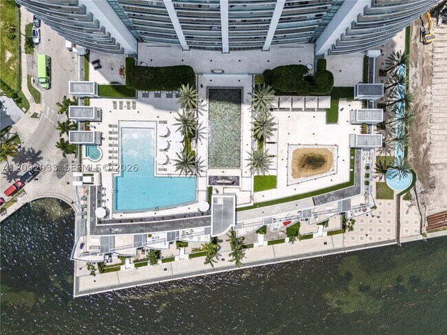 Building Photo - 1331 Brickell Bay Dr