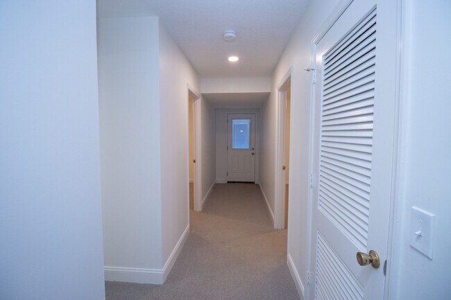 Building Photo - Renovated 5BR Home Minutes from Downtown Columbia | Two Full Kitchens + Fenced Yard ~ Available M...