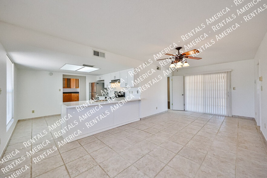 Building Photo - 1425 W Sequoia Dr