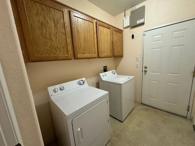 Building Photo - Beautiful 2 bedroom condo for rent.