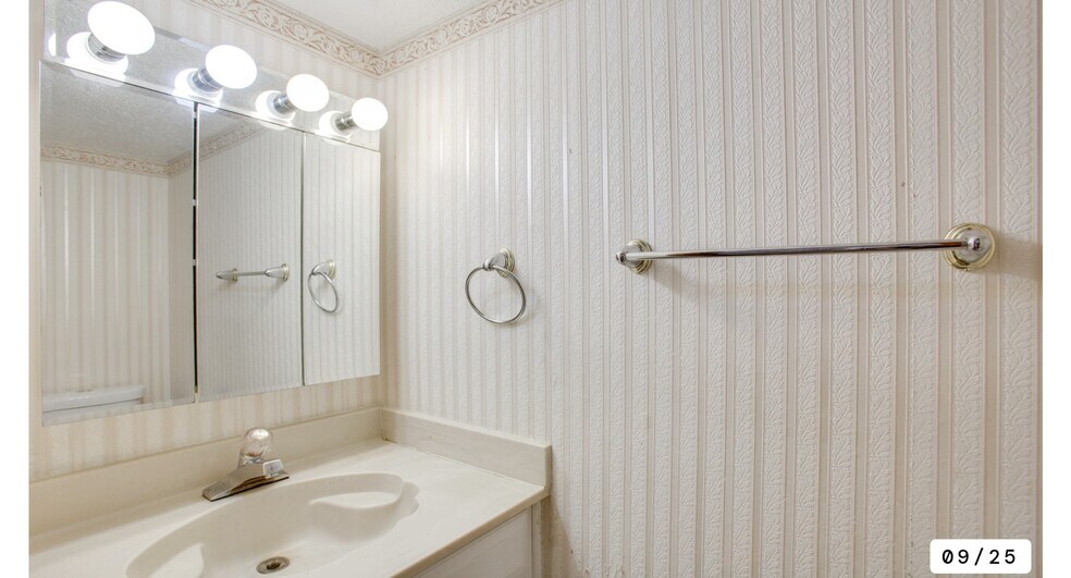 Building Photo - 4213 Paradis Ln