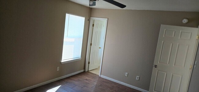 Building Photo - 3302 Alicante Ct