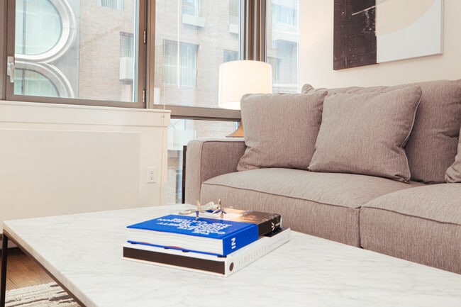 Building Photo - 525 W 28th St