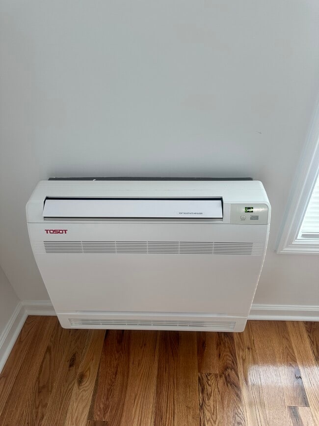 Building Photo - 15 Church St