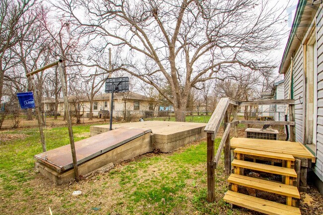 Building Photo - 2206 NW 19th St