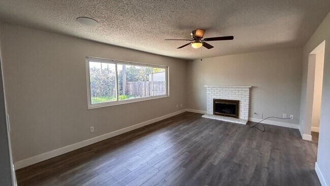Building Photo - 2960 Cabrillo Dr