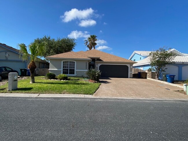 Building Photo - Updated, Waterfront Home w/ Boatlift and Yard