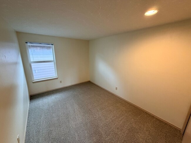 Building Photo - r286