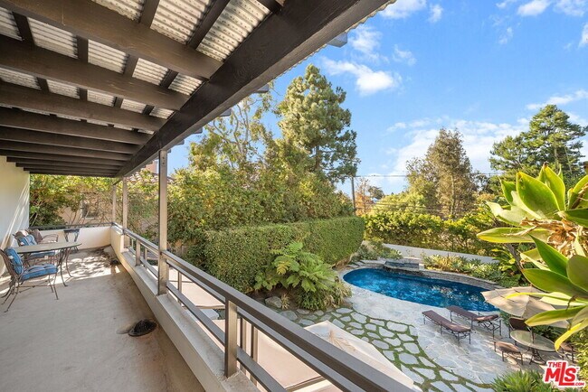 Building Photo - 215 S Anita Ave