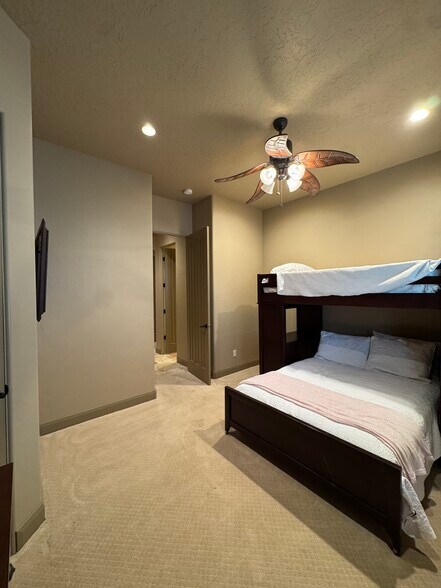 Building Photo - 1761 W Red Cloud Cir