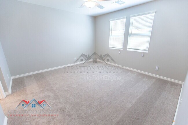 Building Photo - 15243 W Latham St