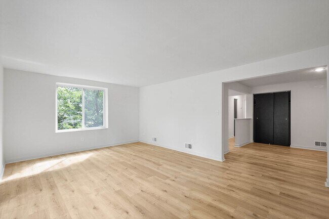 Building Photo - READY FOR MOVE IN! FULLY RENOVATED 2-BEDRO...