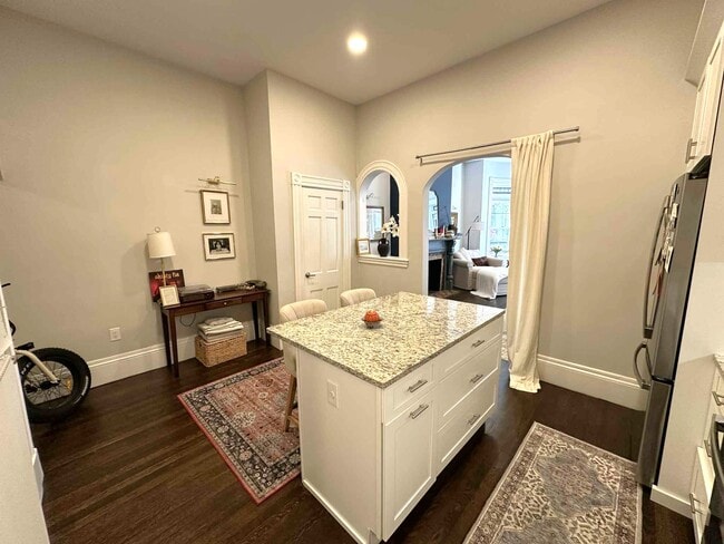 Building Photo - 112 Pinckney St