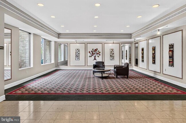Building Photo - 6001 Arlington Blvd