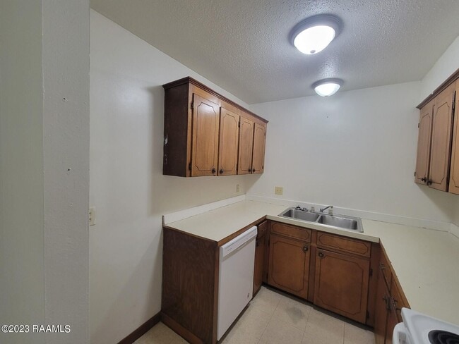 Building Photo - 910 Granger St