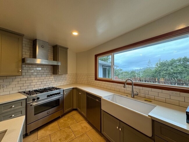 Building Photo - Beautiful 3 bedroom gated home in Aptos Hills!