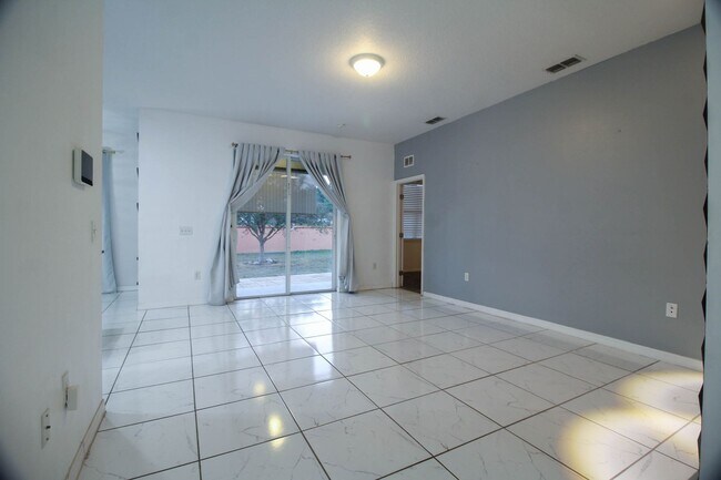 Building Photo - 224 Highland Meadows Ave