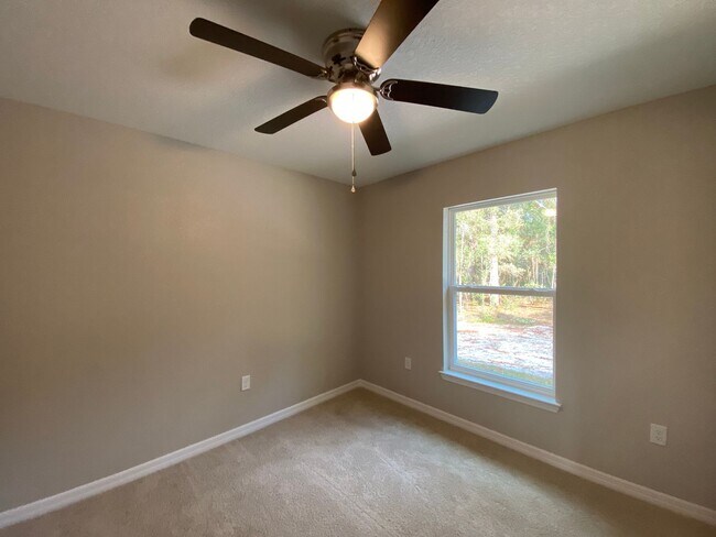 Building Photo - Custom Home - Desirable SW Dunnellon Neighborhood 3/2/2  Won't Last