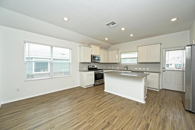 Building Photo - 180 Madrid