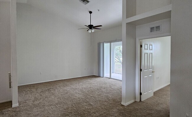 Building Photo - 2 bedroom, 2 bath condo in Summerwind- Com...