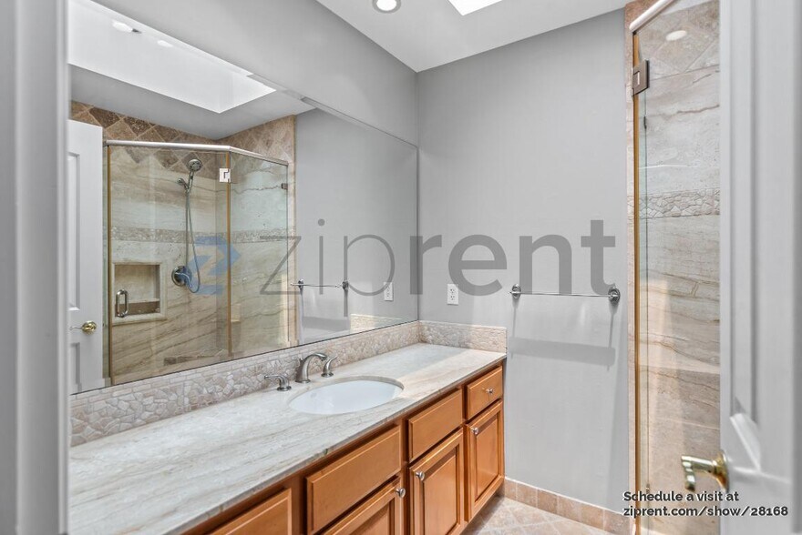 Building Photo - 2010 Helena Way