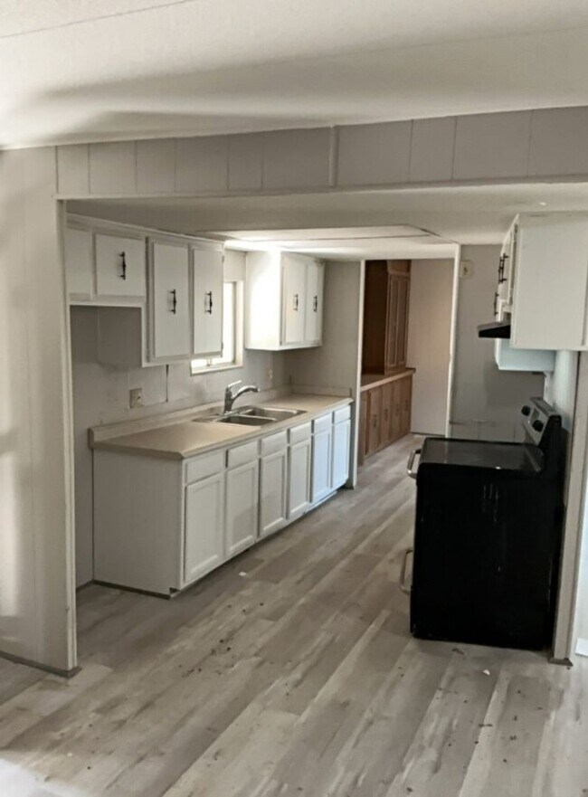 Building Photo - Inviting 3-Bedroom, 2-Bath Manufactured Ho...