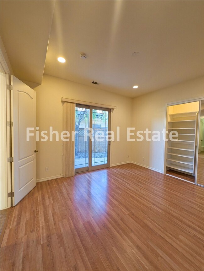 Building Photo - 627 Avocet Way