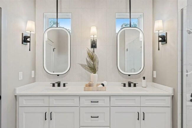 Building Photo - 726 Ellwood Ave