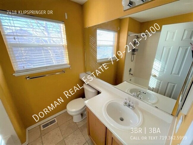 Building Photo - Open Concept 2 Story