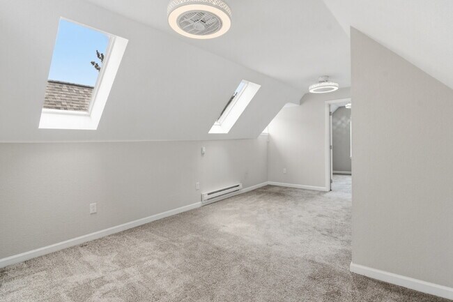 Building Photo - $2,995.95- 3 Bed, 2 Bath Home in Highlands Ranch with In Unit Laundry!