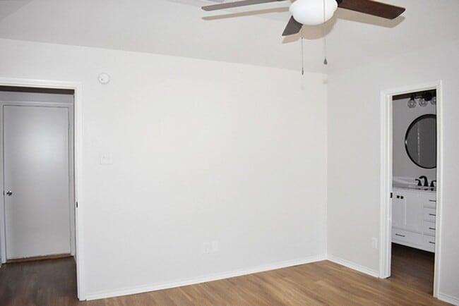 Building Photo - 6912 Brookdale Dr