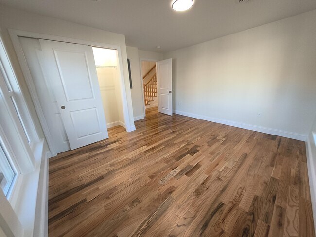 Building Photo - 386 Union Ave