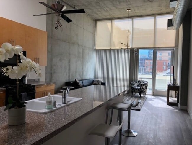 Building Photo - Beautiful East Village Top Floor Loft