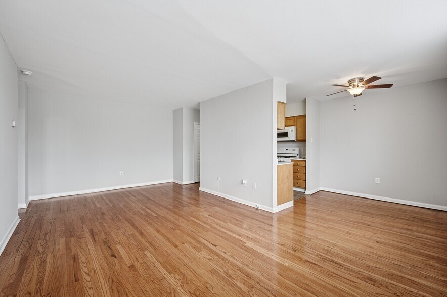 Building Photo - Willow Bend Apartments