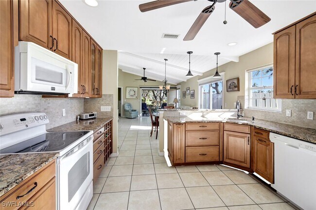 Building Photo - 14899 Crescent Cove Dr