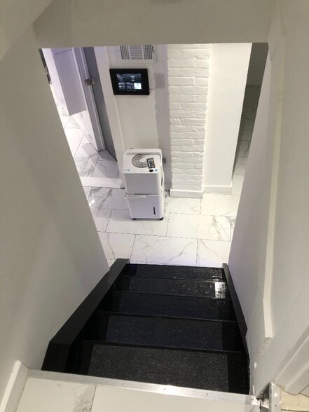 Building Photo - 196 Danforth Ave