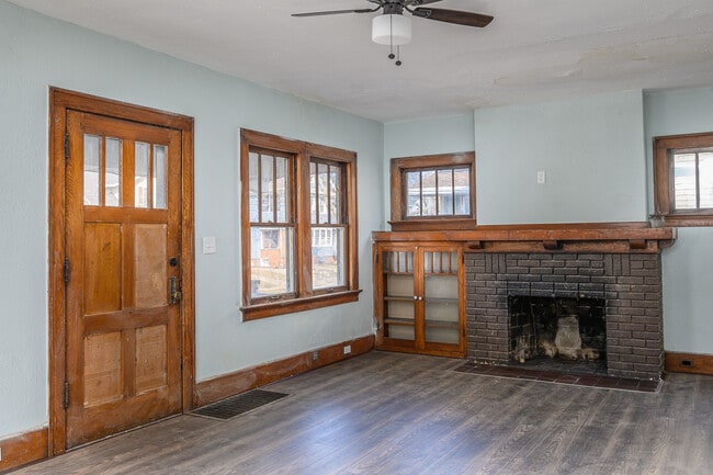 Building Photo - 3854 Drexel Dr
