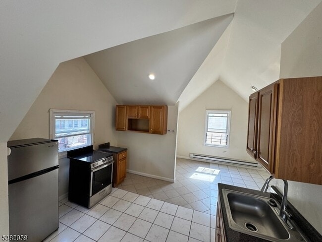 Primary Photo - 163 Linden Ave