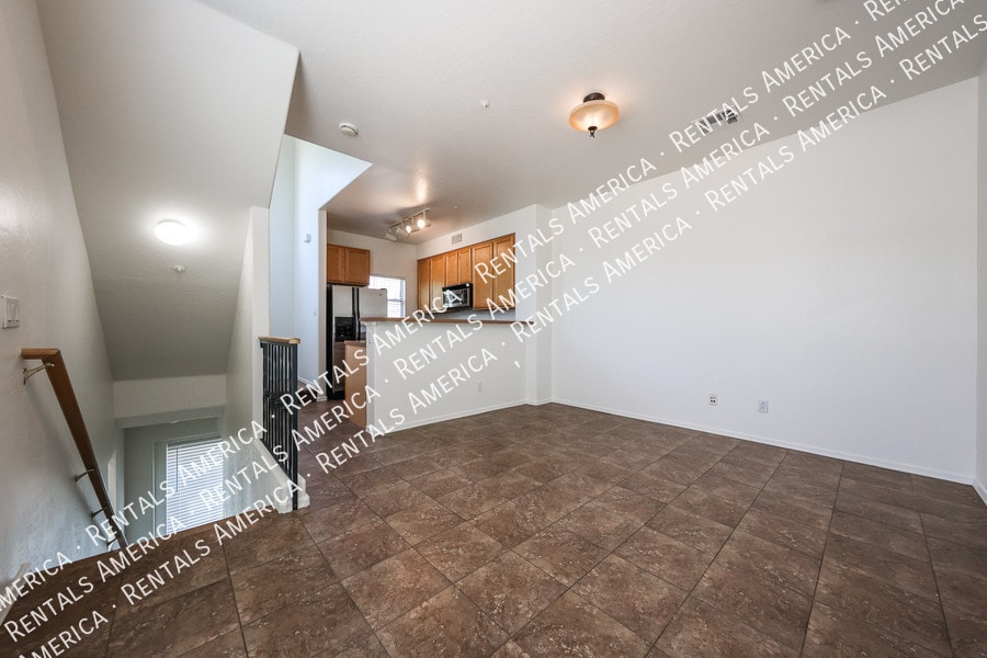 Building Photo - 747 N Port Dr