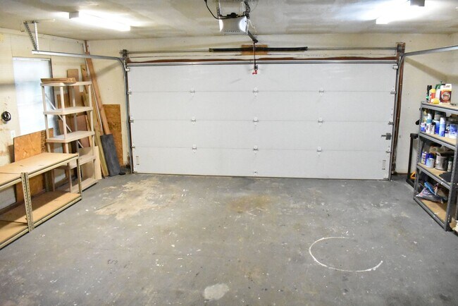 Building Photo - Welcome To Lake Ridge's Finest...